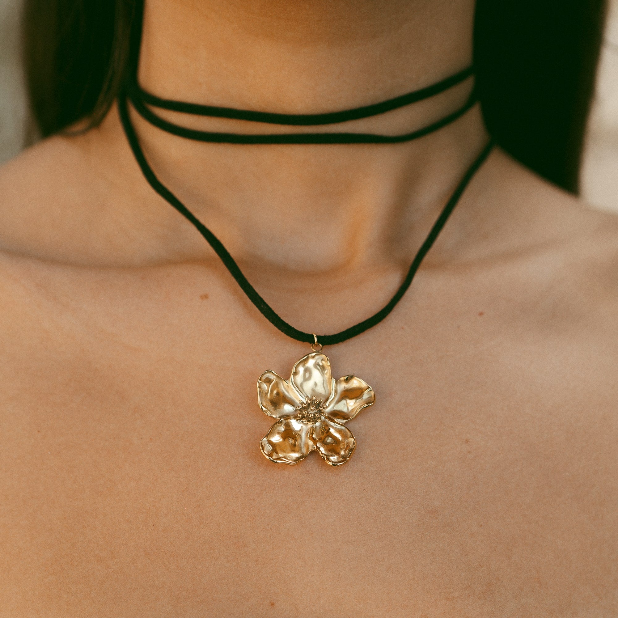 Collier cordon fleur Ibiscus